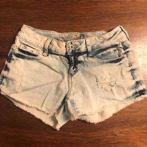 “Arizona” Distressed Stonewashed Jean Shorts!